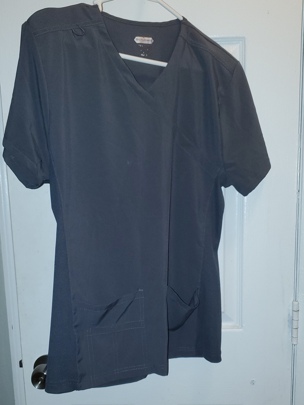 Smart Scrubs Womans Med V-Neck Scrub Top in Charcoal